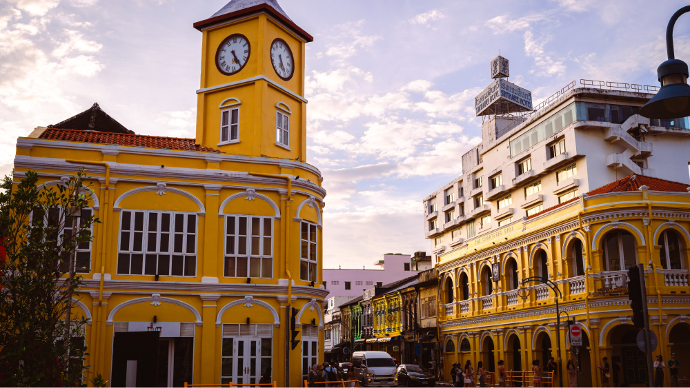 Сверяем часы в Старом городе